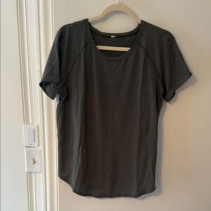 Lululemon open back/tie up slit green active Women's Top